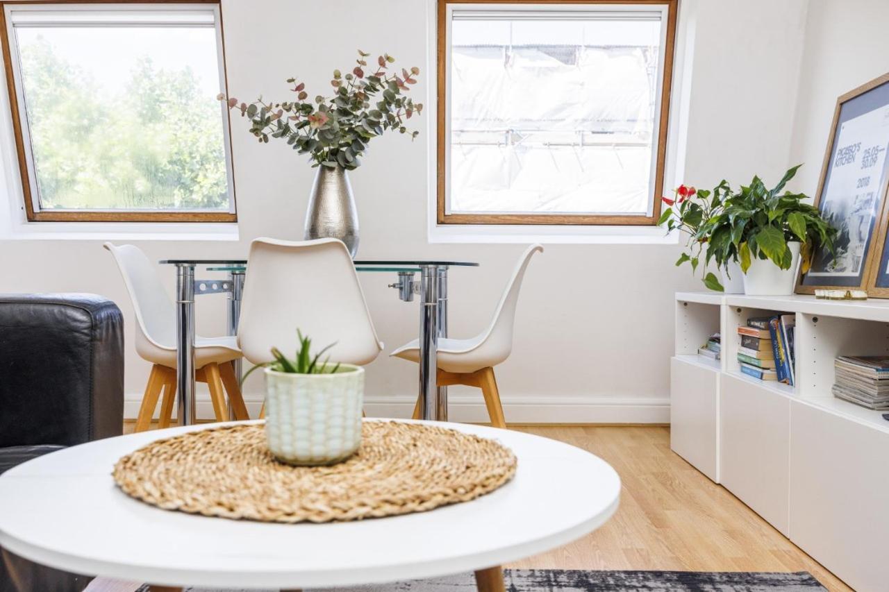 Spacious West - Great Location Apartment London