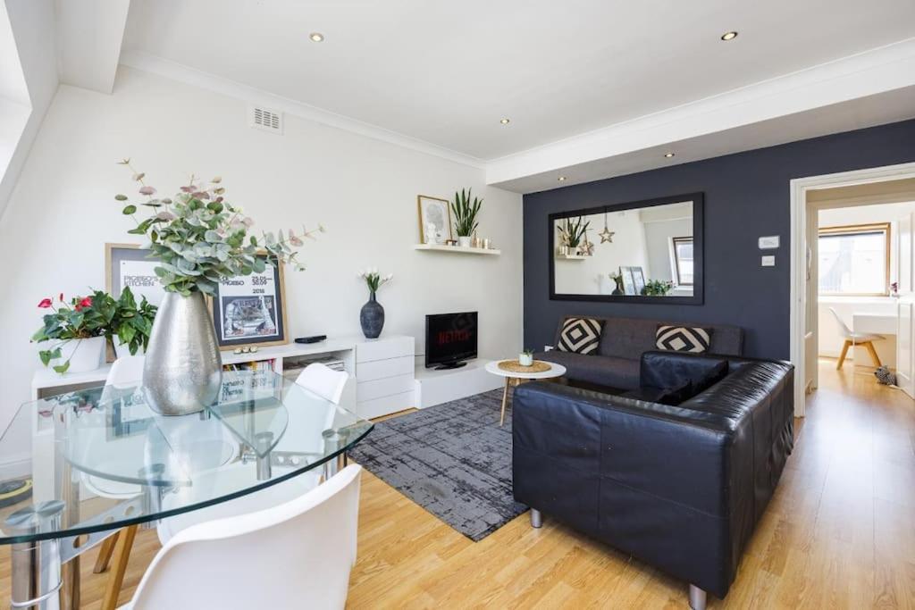 Spacious West - Great Location *